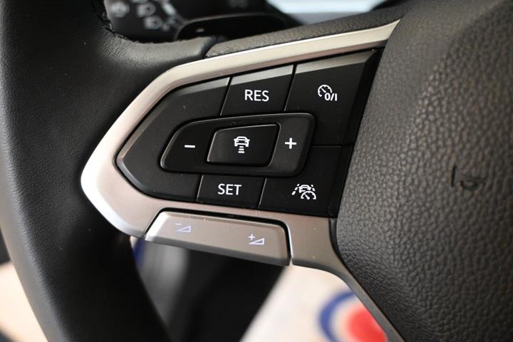 Blå VW Golf VIII fra 2021