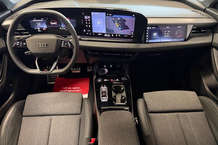Hvid Audi Q6 e-tron fra 2025
