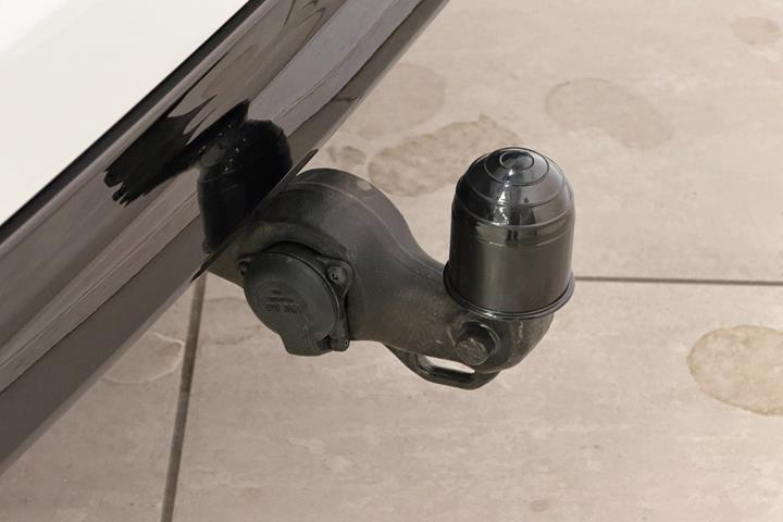 Hvid Audi Q6 e-tron fra 2025