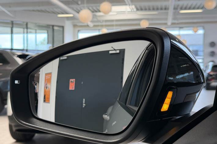 Grå Audi Q4 e-tron fra 2025