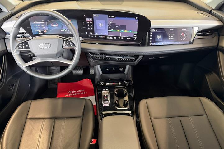 Blå Audi Q6 e-tron fra 2025