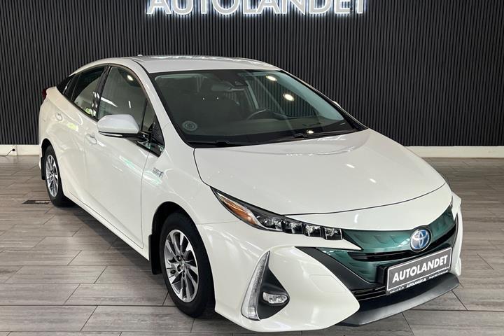 Hvid Toyota Prius fra 2018 set udefra