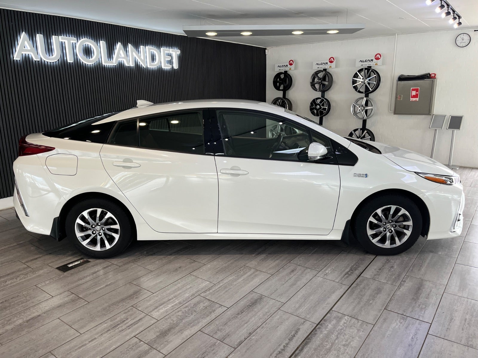 Hvid Toyota Prius fra 2018