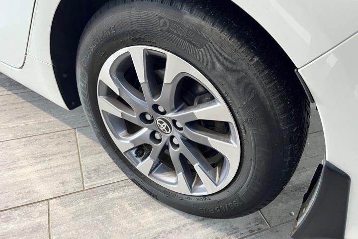 Hvid Toyota Prius fra 2018