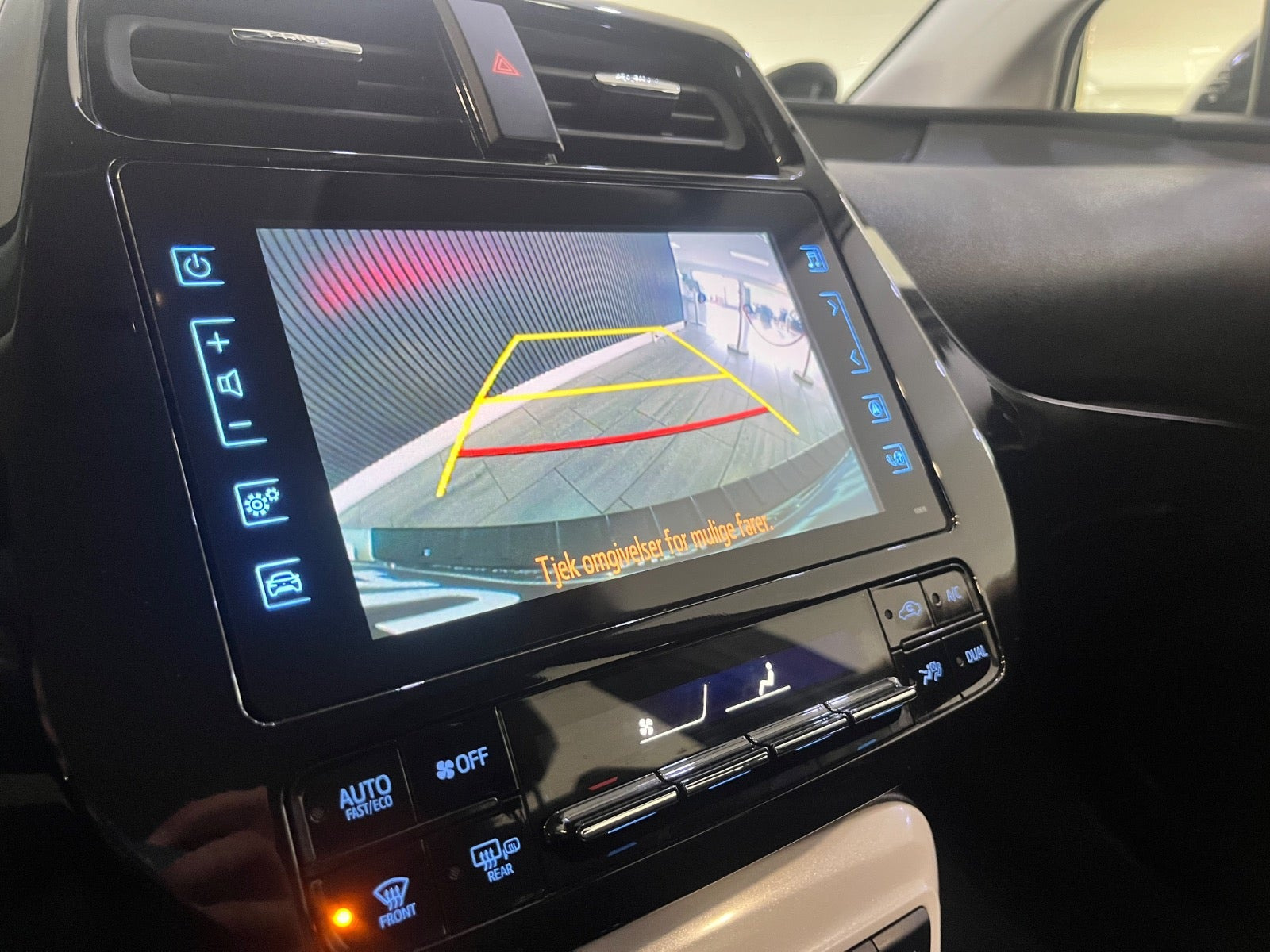 Hvid Toyota Prius fra 2018