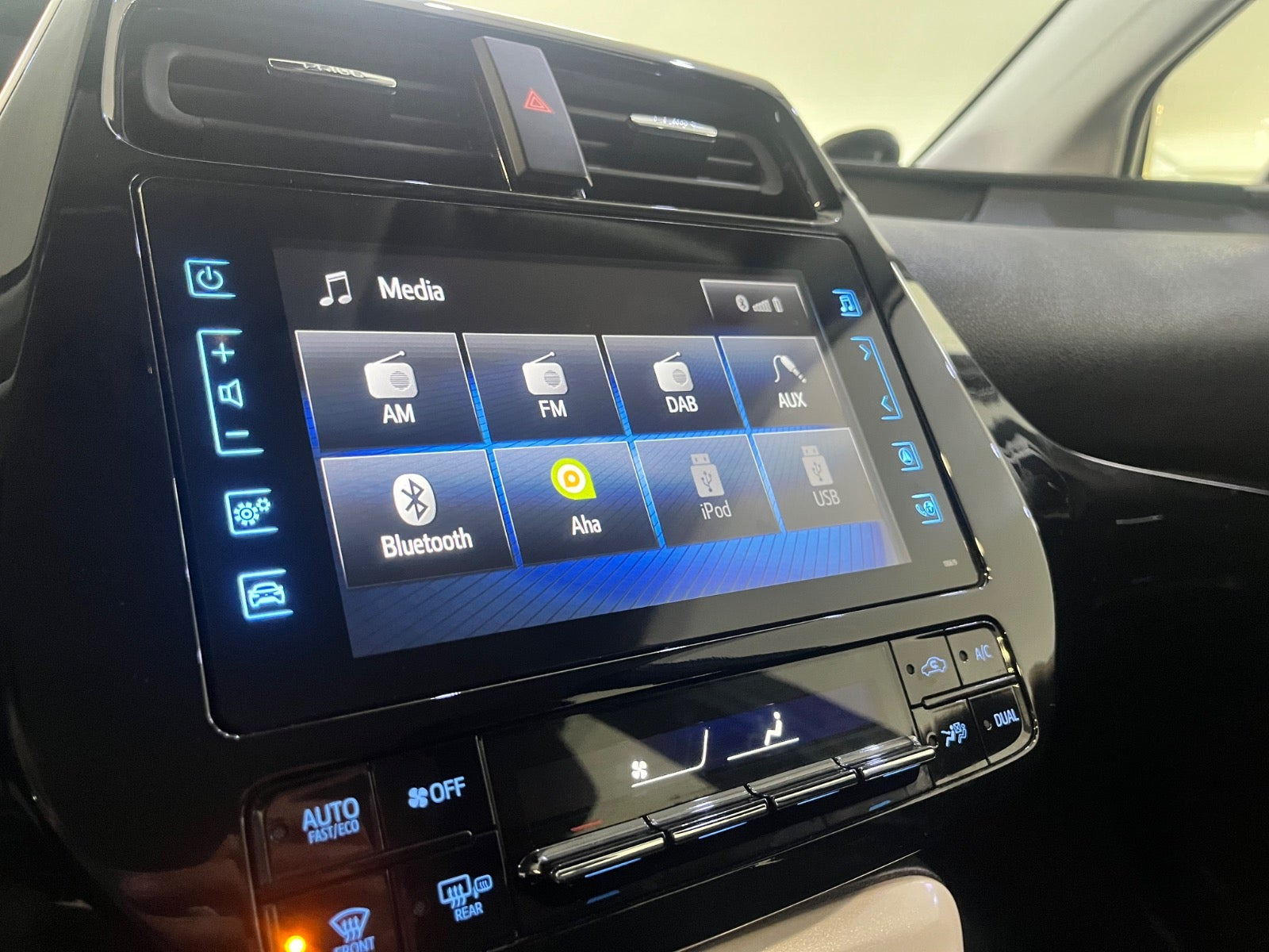 Hvid Toyota Prius fra 2018