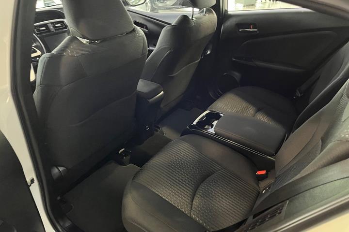 Hvid Toyota Prius fra 2018