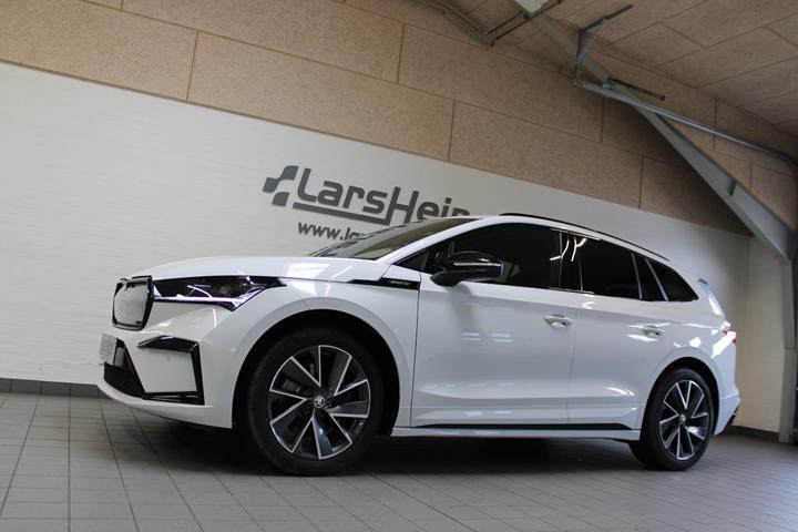 Hvid Skoda Enyaq fra 2022