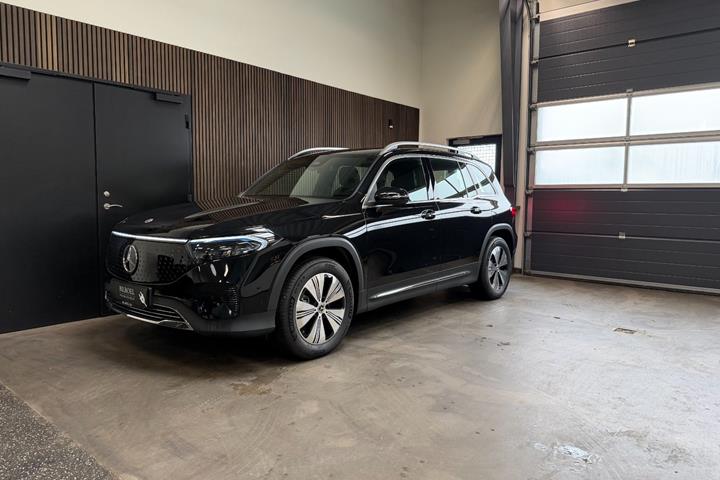 Sort Mercedes EQB250+ fra 2025