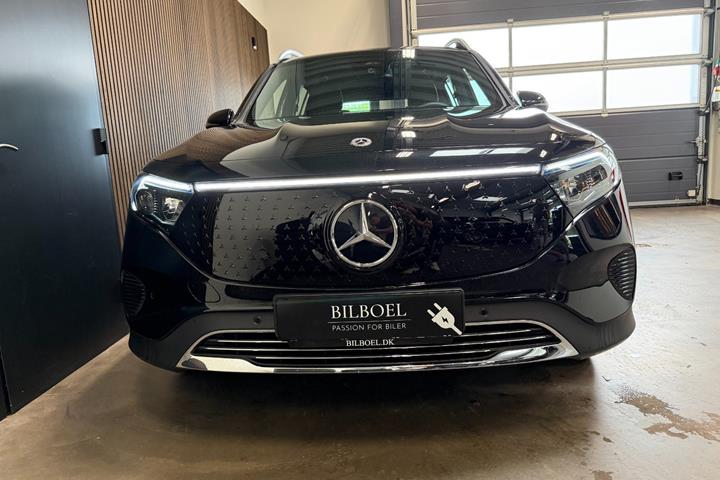 Sort Mercedes EQB250+ fra 2025