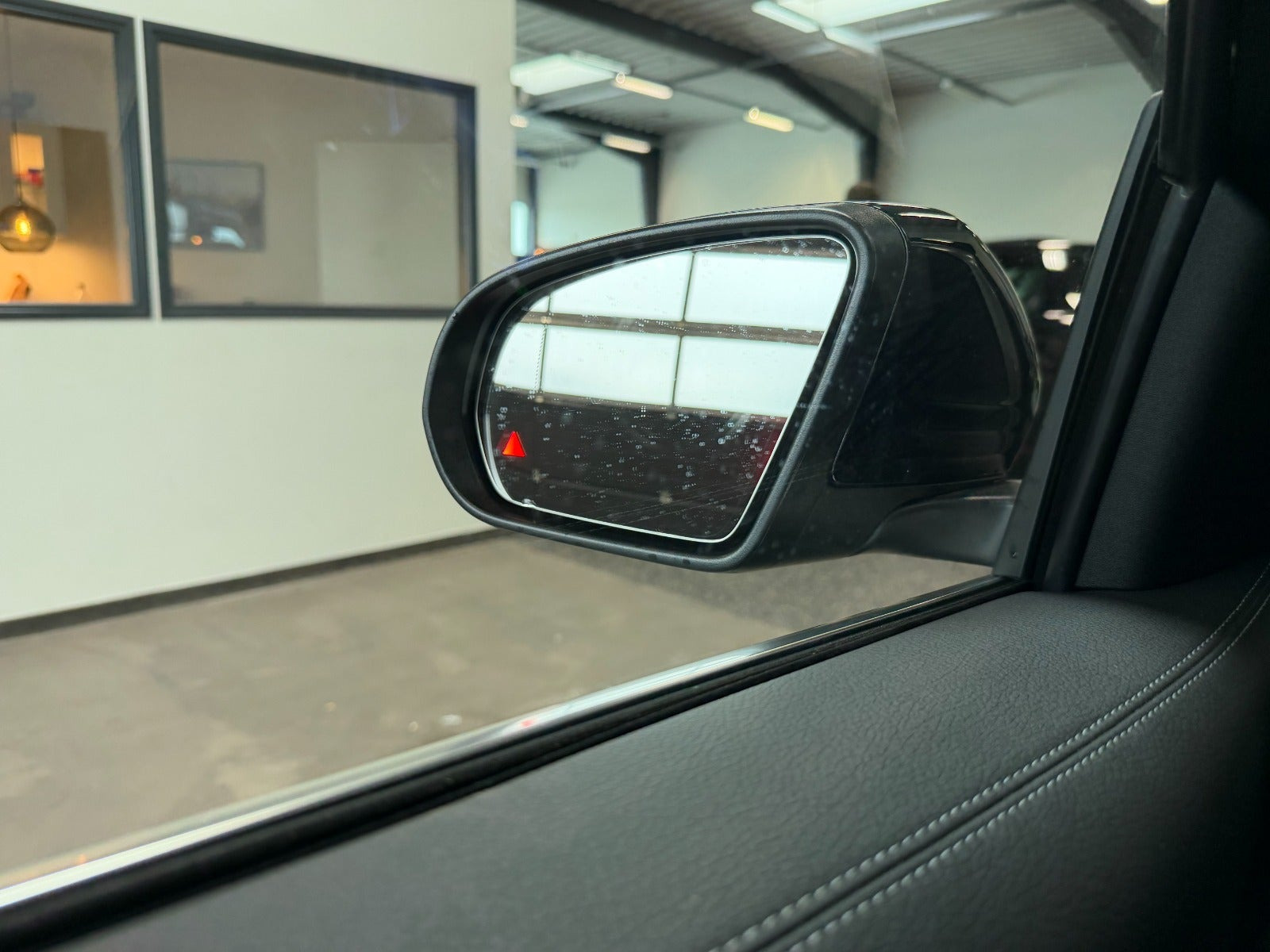 Sort Mercedes EQB250+ fra 2025