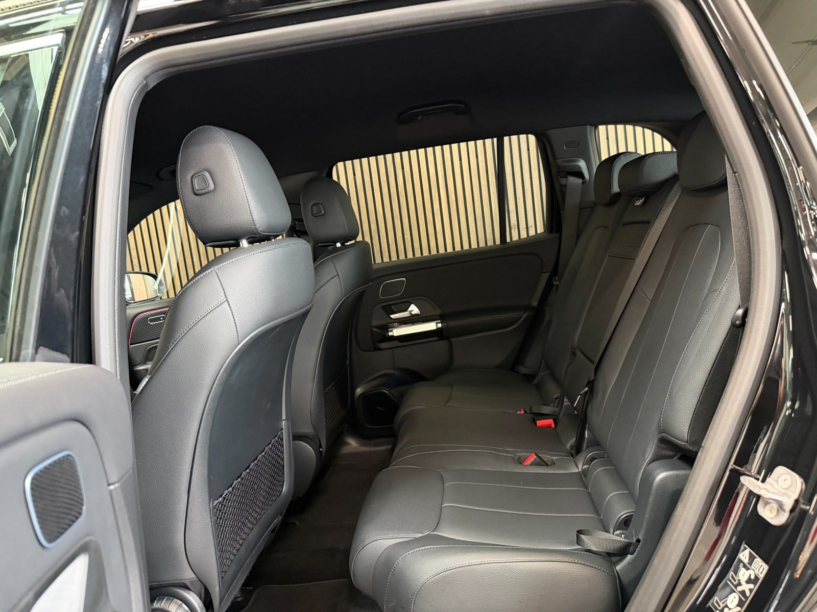 Sort Mercedes EQB250+ fra 2025