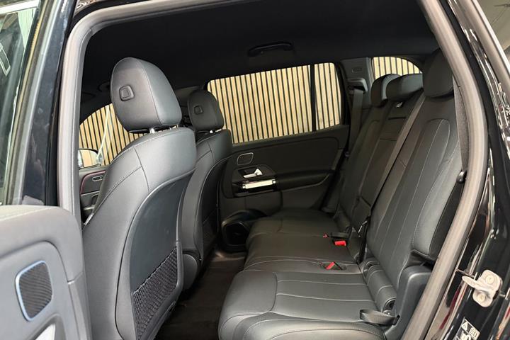 Sort Mercedes EQB250+ fra 2025