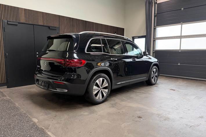 Sort Mercedes EQB250+ fra 2025