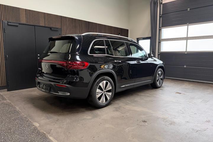 Sort Mercedes EQB250+ fra 2025