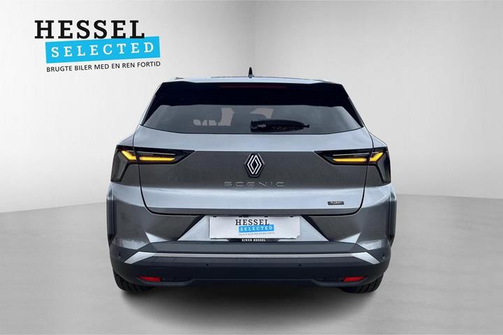 Grå Renault Scenic E-Tech fra 2024