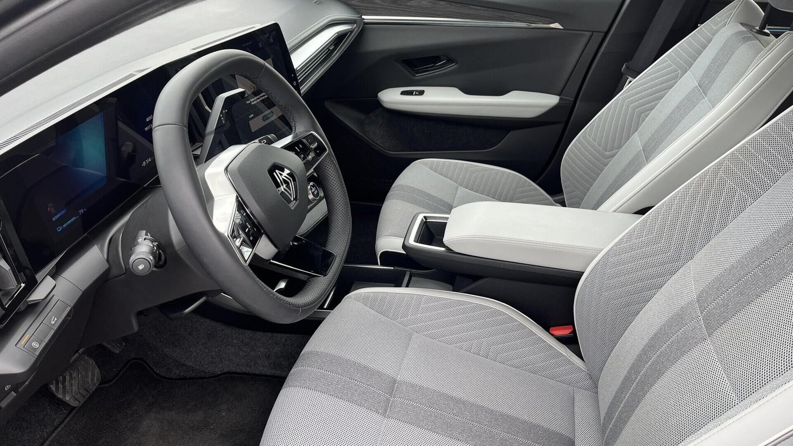Grå Renault Scenic E-Tech fra 2024