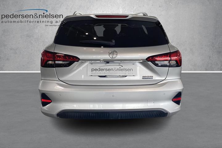 Sølv MG MG5 Electric fra 2023 set udefra