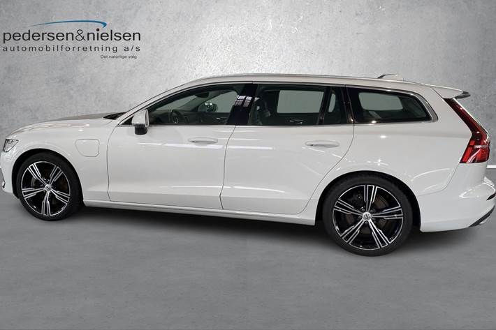 Hvid Volvo V60 fra 2022