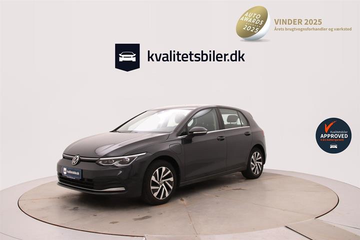 Grå VW Golf fra 2020 set udefra