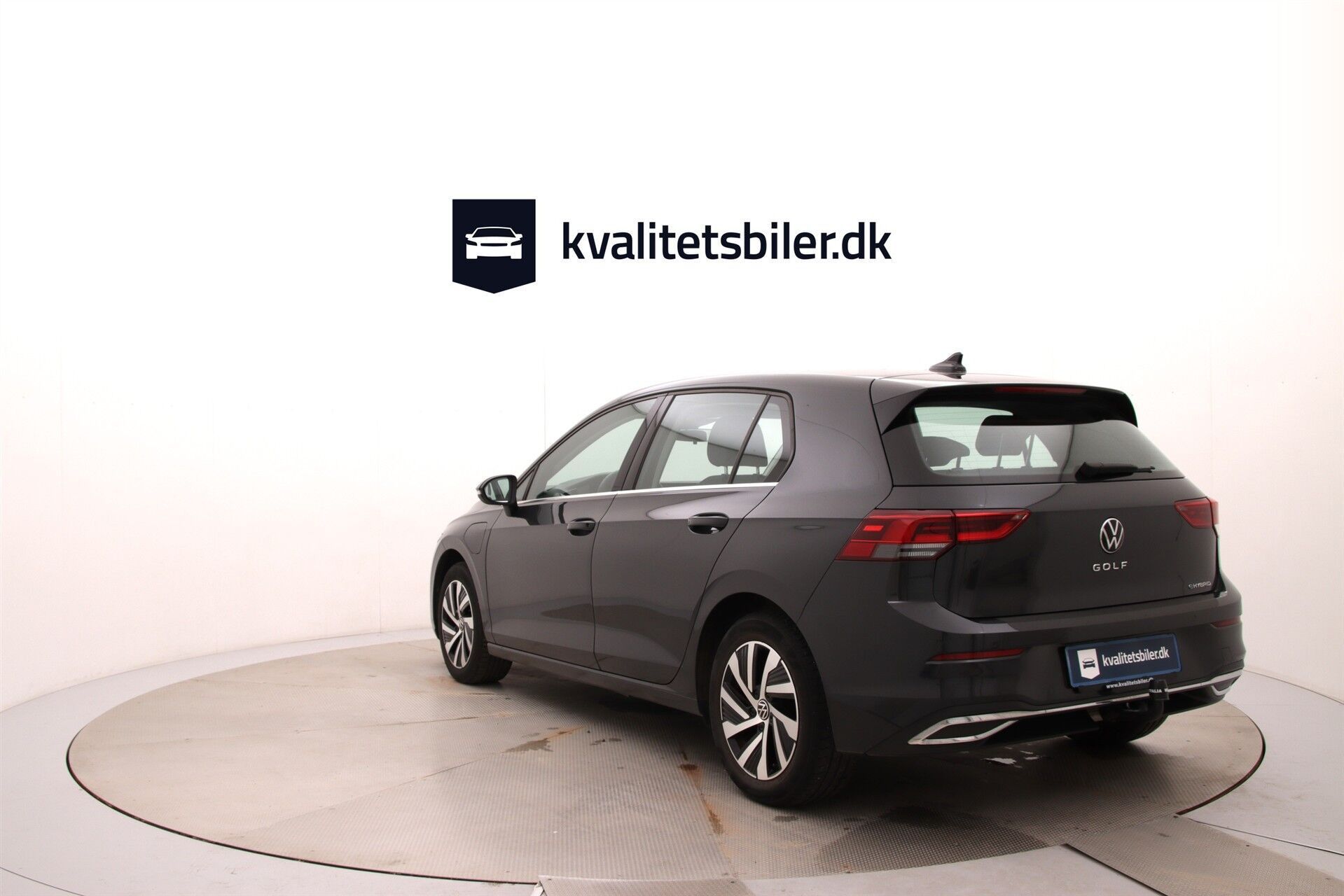 Grå VW Golf fra 2020