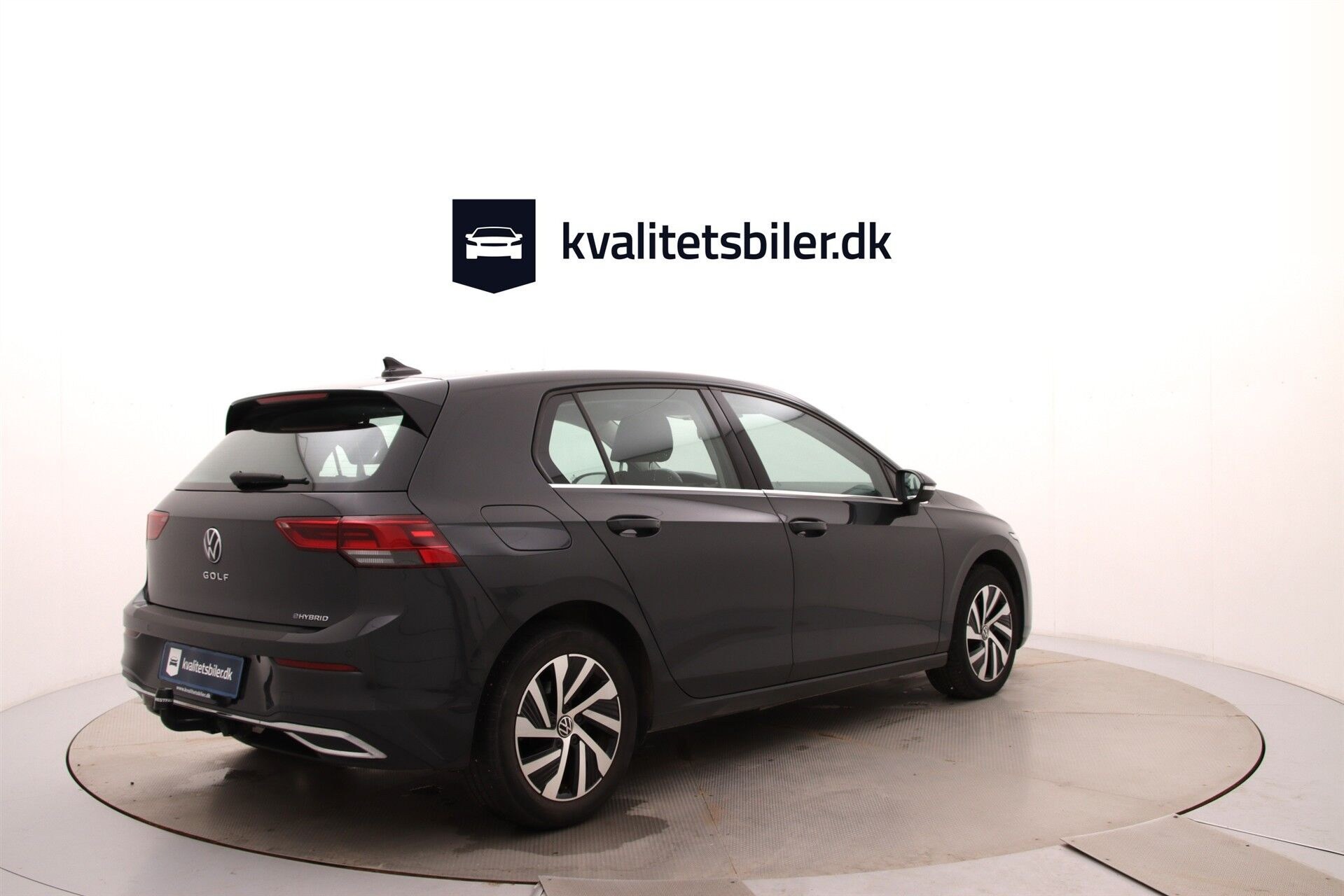 Grå VW Golf fra 2020
