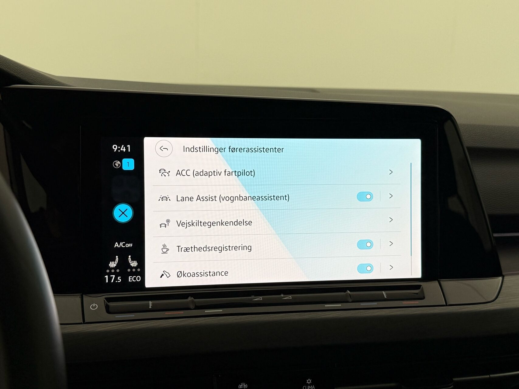 Grå VW Golf fra 2020