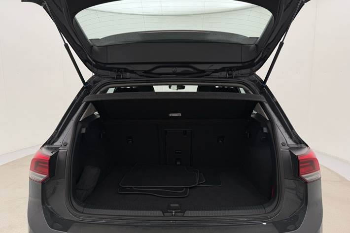 Grå VW Golf fra 2020