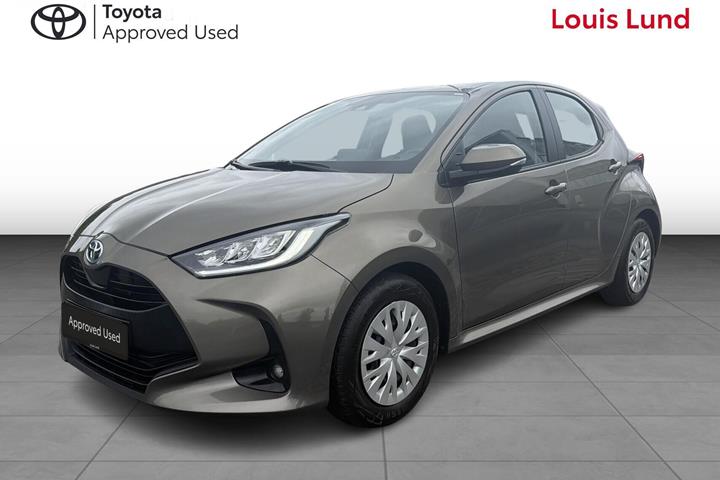 Bronze Toyota Yaris fra 2023 set udefra