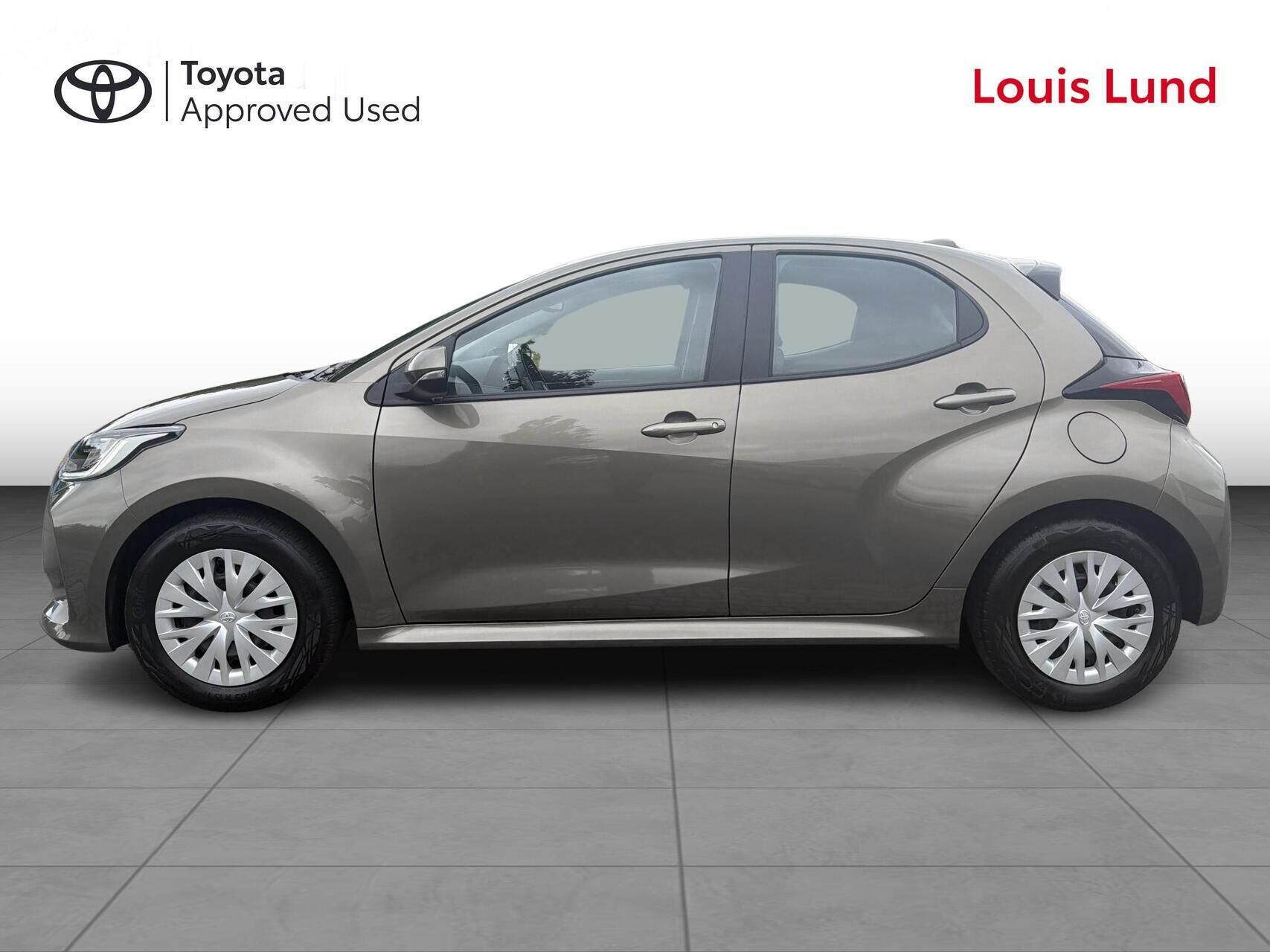 Bronze Toyota Yaris fra 2023