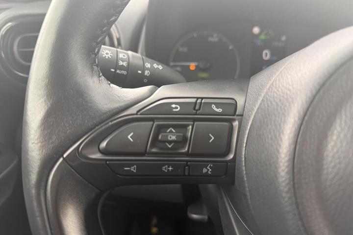 Bronze Toyota Yaris fra 2023