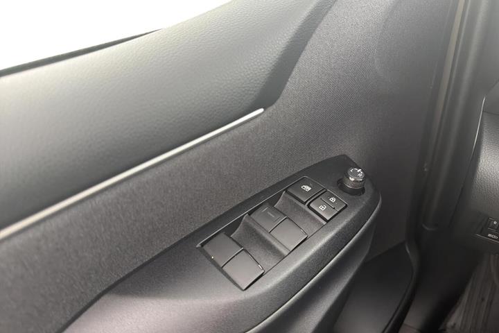 Bronze Toyota Yaris fra 2023