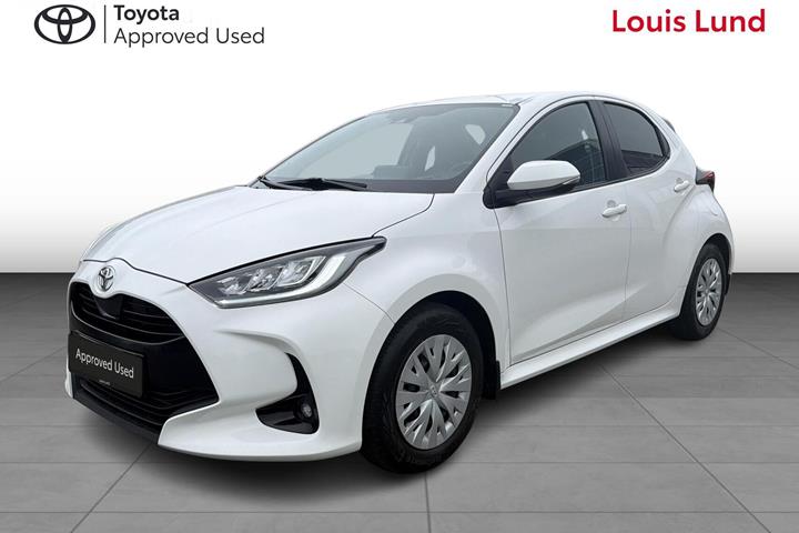 Hvid Toyota Yaris fra 2021 set udefra