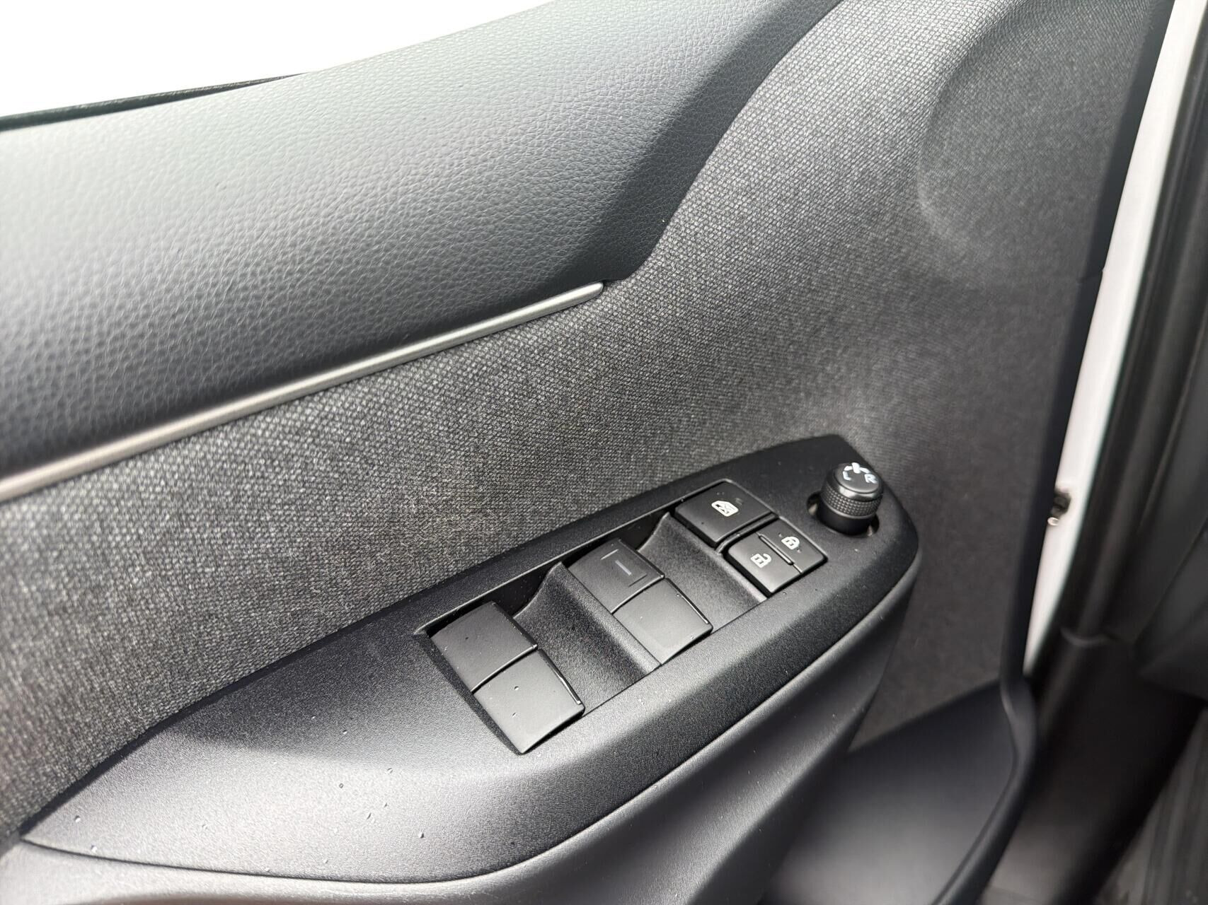 Hvid Toyota Yaris fra 2021