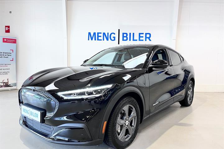 Sort Ford Mustang Mach-E fra 2022 set udefra