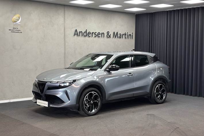 Grå Alfa Romeo Junior fra 2025