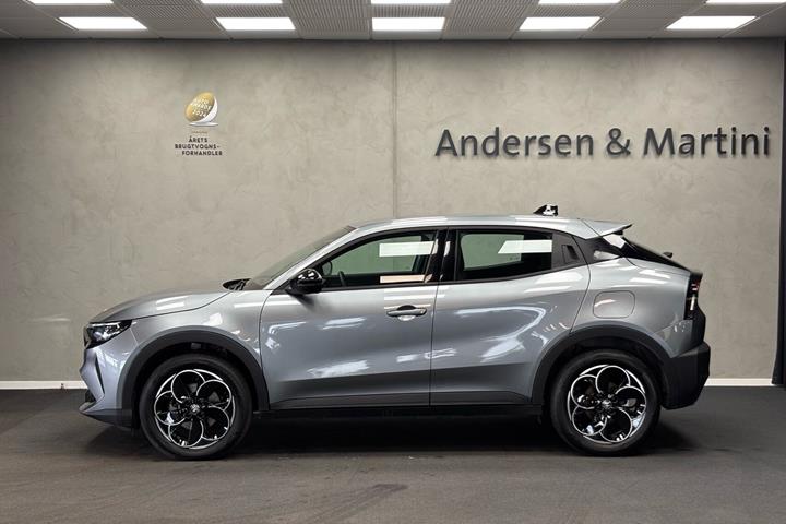 Grå Alfa Romeo Junior fra 2025