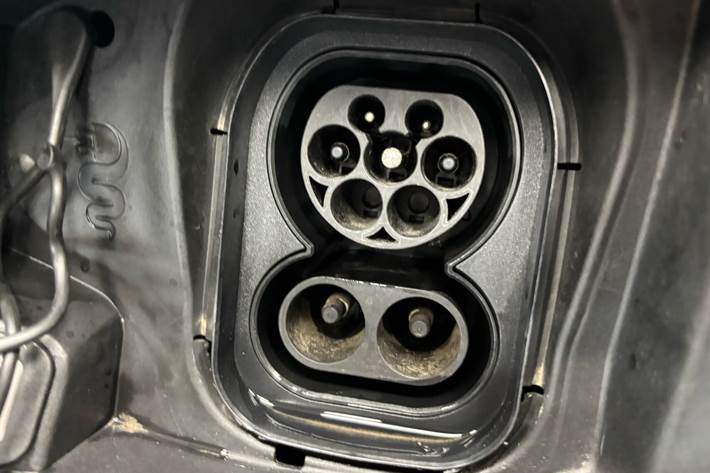 Grå Alfa Romeo Junior fra 2025