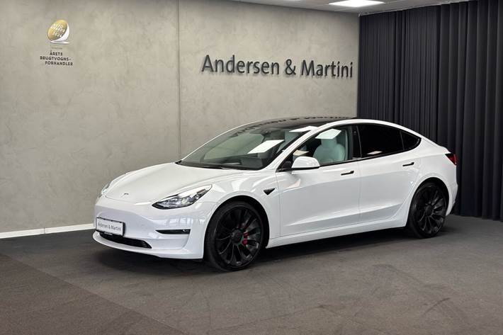 Hvid Tesla Model 3 fra 2022