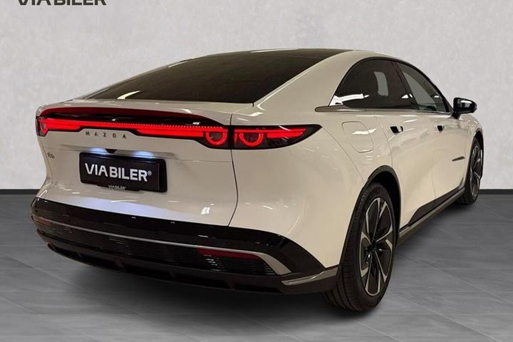 Hvid Mazda 6e fra 2026