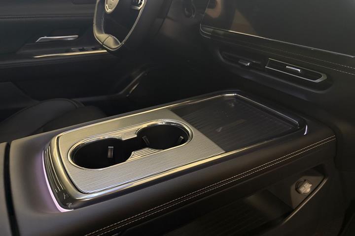 Hvid Mazda 6e fra 2026