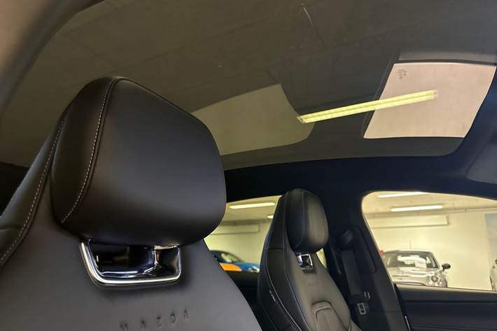 Hvid Mazda 6e fra 2026
