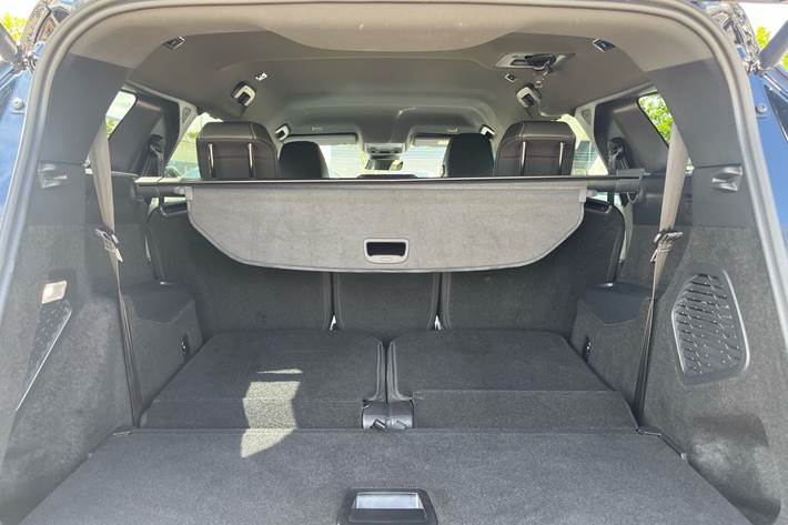 Blå Peugeot e-5008 fra 2025