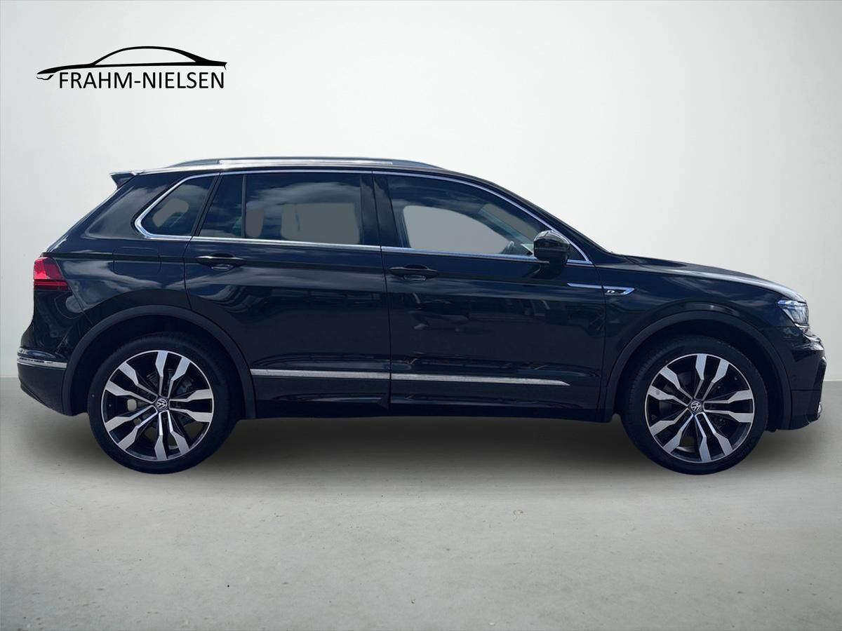 Sort VW Tiguan fra 2016