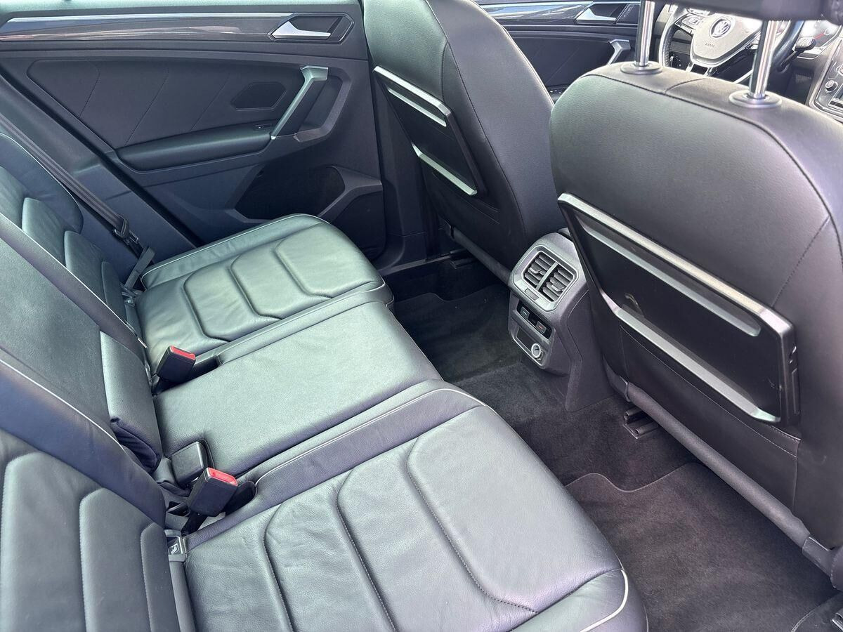 Sort VW Tiguan fra 2016