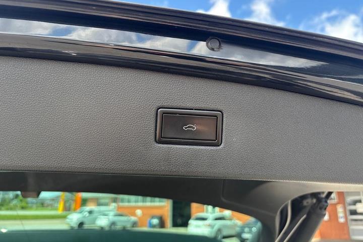 Sort VW Tiguan fra 2016