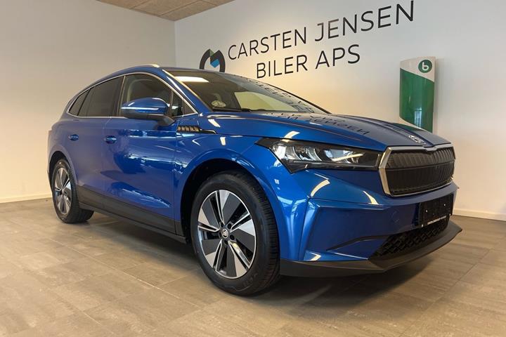 Blå Skoda Enyaq fra 2023 set udefra