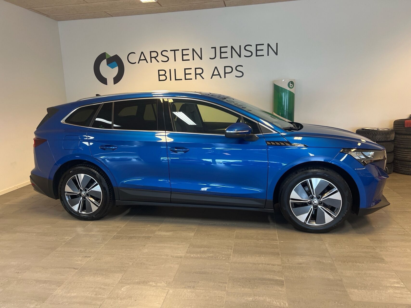 Blå Skoda Enyaq fra 2023