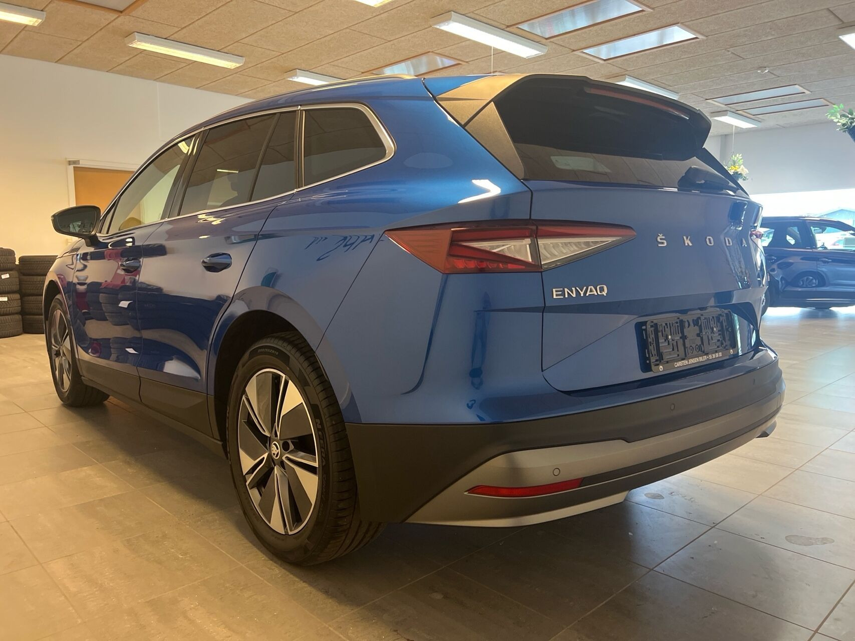 Blå Skoda Enyaq fra 2023
