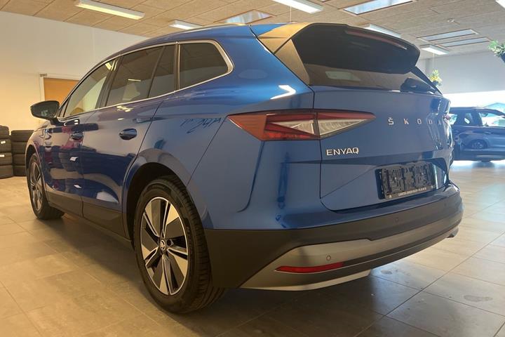 Blå Skoda Enyaq fra 2023